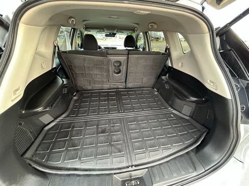 Used 2020 Nissan Rogue SV image 9