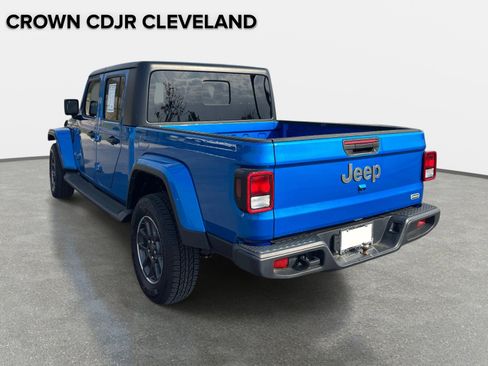 Used 2022 Jeep Gladiator Overland image 2
