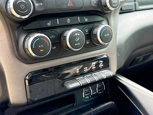 Used 2020 RAM 1500 Big Horn AWD/4WD image 10