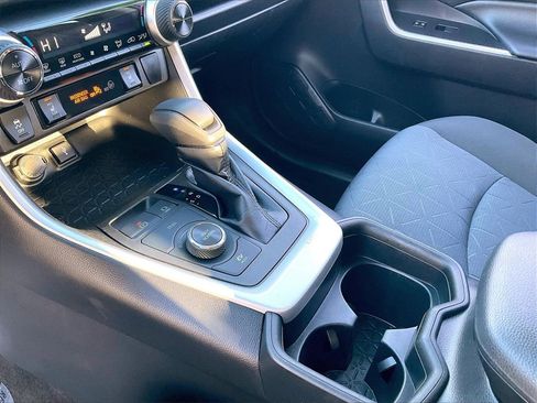 Used 2020 Toyota RAV4 XLE image 19