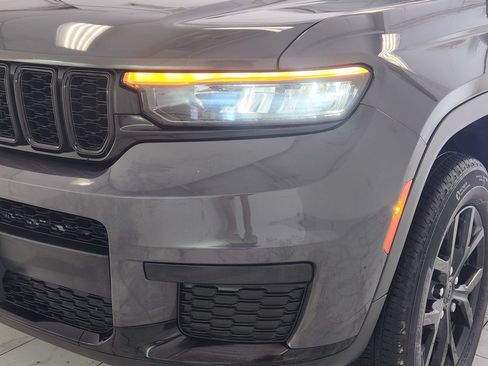 Used 2024 Jeep Grand Cherokee L Laredo AWD/4WD image 9