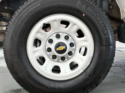 Certified 2024 Chevrolet Silverado 3500 W/T image 10