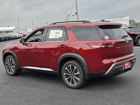 New 2026 Nissan Pathfinder Platinum FWD image 3
