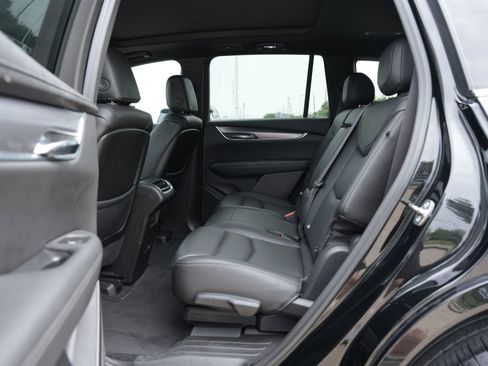 Used 2024 Cadillac XT6 Luxury FWD image 21