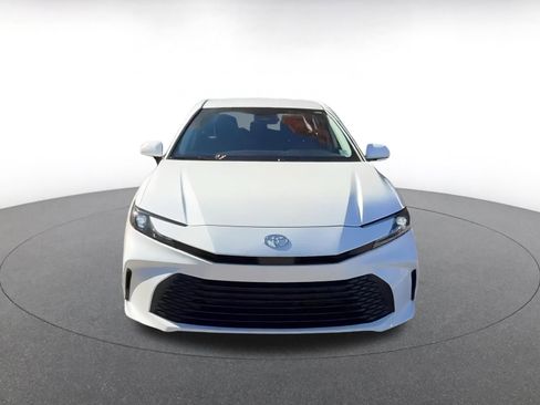 Used 2025 Toyota Camry LE image 4