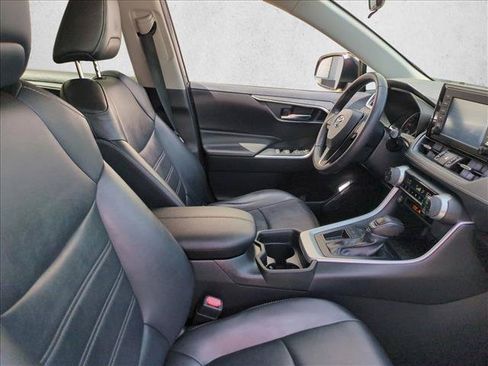 Used 2019 Toyota RAV4 XLE Premium FWD image 21