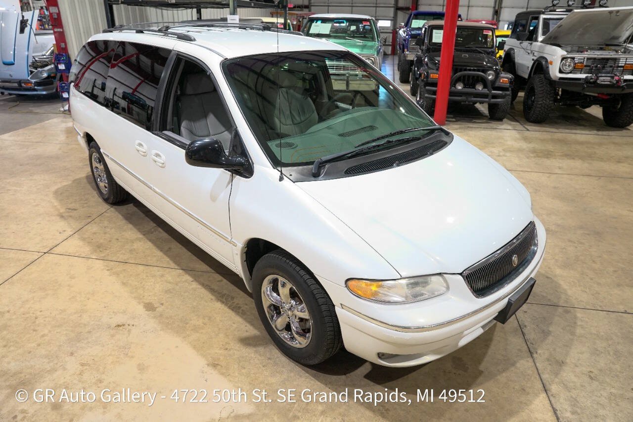 Used 1997 Chrysler Town & Country LXi FWD image 13