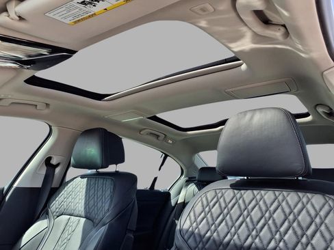 Used 2022 BMW 750i xDrive w/ Executive Package image 18