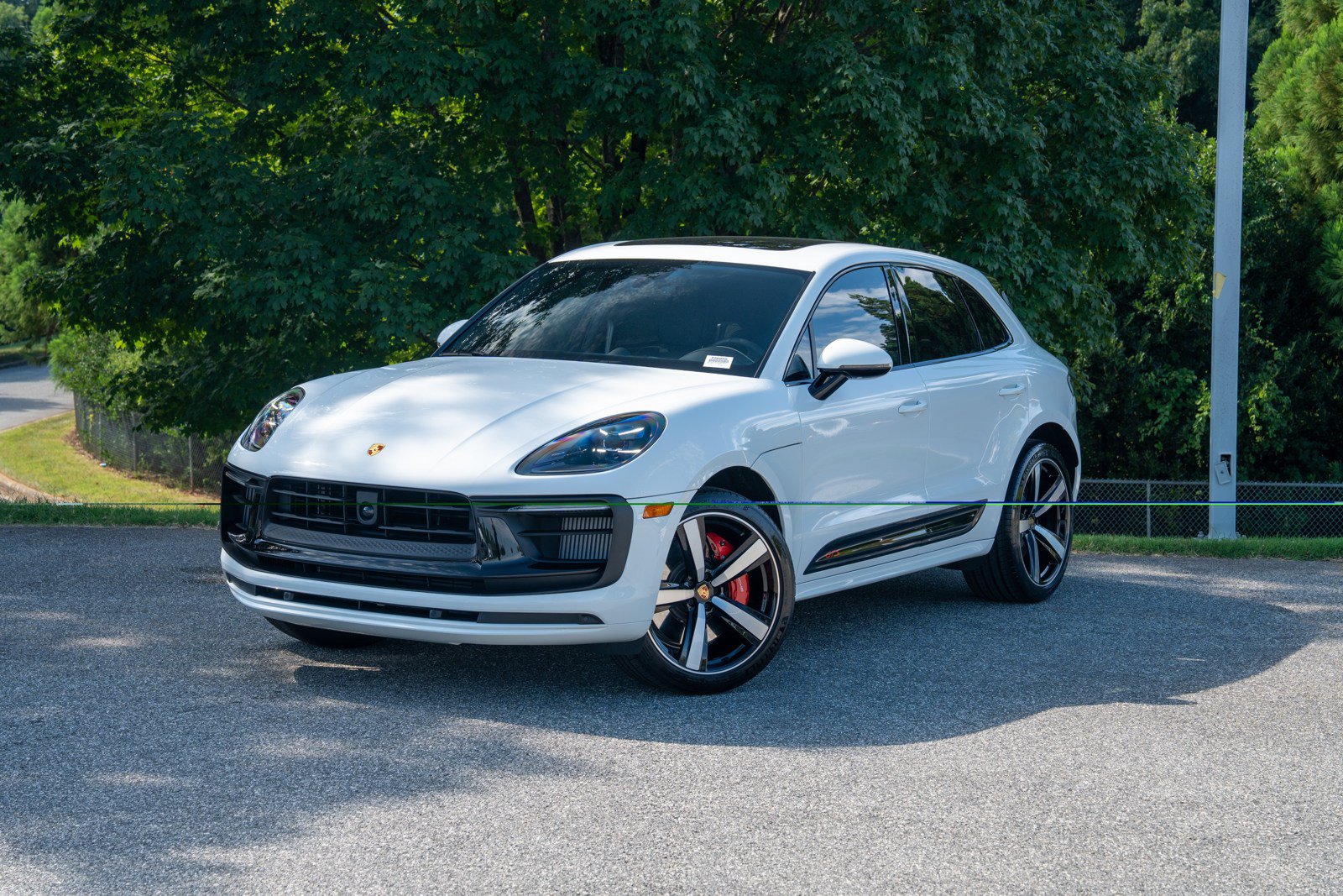Certified 2024 Porsche Macan GTS AWD/4WD image 1