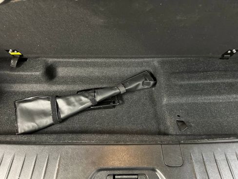 Used 2023 Nissan Armada SL w/ Captain's Chairs Package image 39