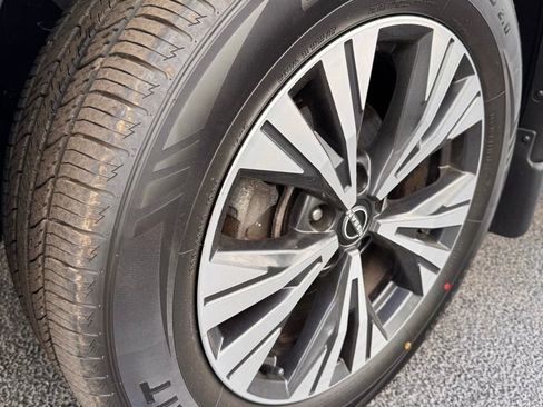 Used 2023 Nissan Rogue SV w/ SV Premium B Package image 32