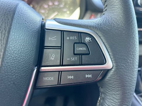 Used 2024 Toyota Sienna XLE FWD image 17