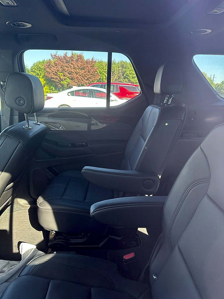 Used 2023 Chevrolet Traverse RS AWD/4WD image 10