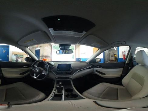 Used 2025 Nissan Altima 2.5 SV FWD image 37