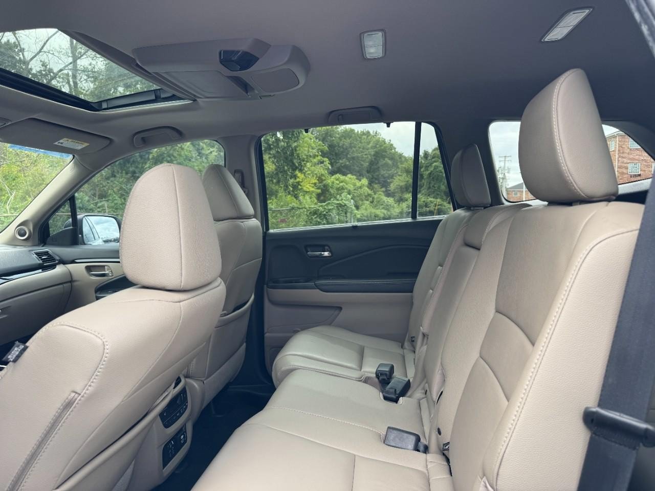 Used 2020 Honda Pilot Touring image 12