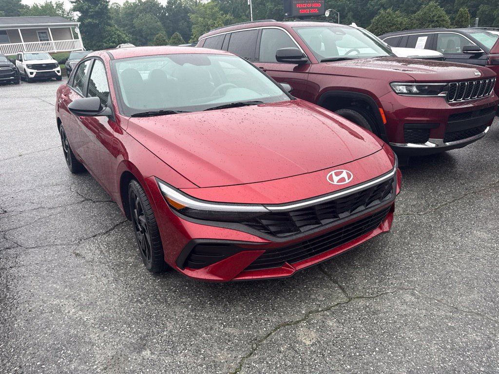 Used 2026 Hyundai Elantra Sport FWD image 2