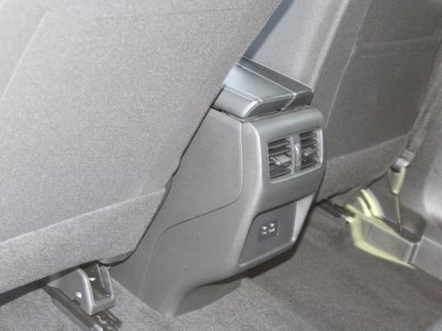 Used 2023 Nissan Rogue SV image 31