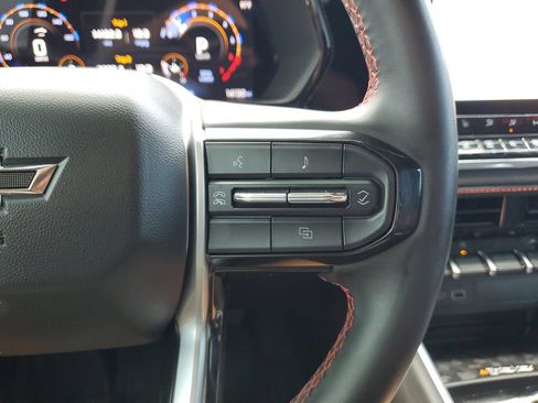 Used 2025 Chevrolet Colorado Z71 w/ Technology Package AWD/4WD image 21