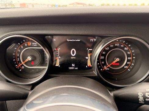 Used 2022 Jeep Wrangler Unlimited Sahara AWD/4WD image 16