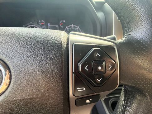 Used 2022 Toyota 4Runner SR5 AWD/4WD image 33