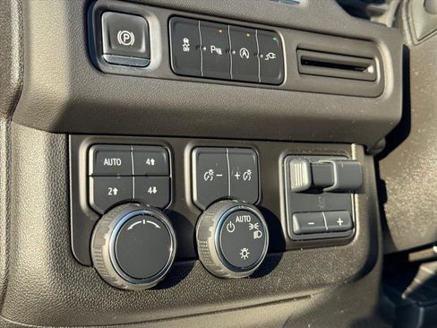 Used 2021 Chevrolet Suburban LT w/ Max Trailering Package image 17