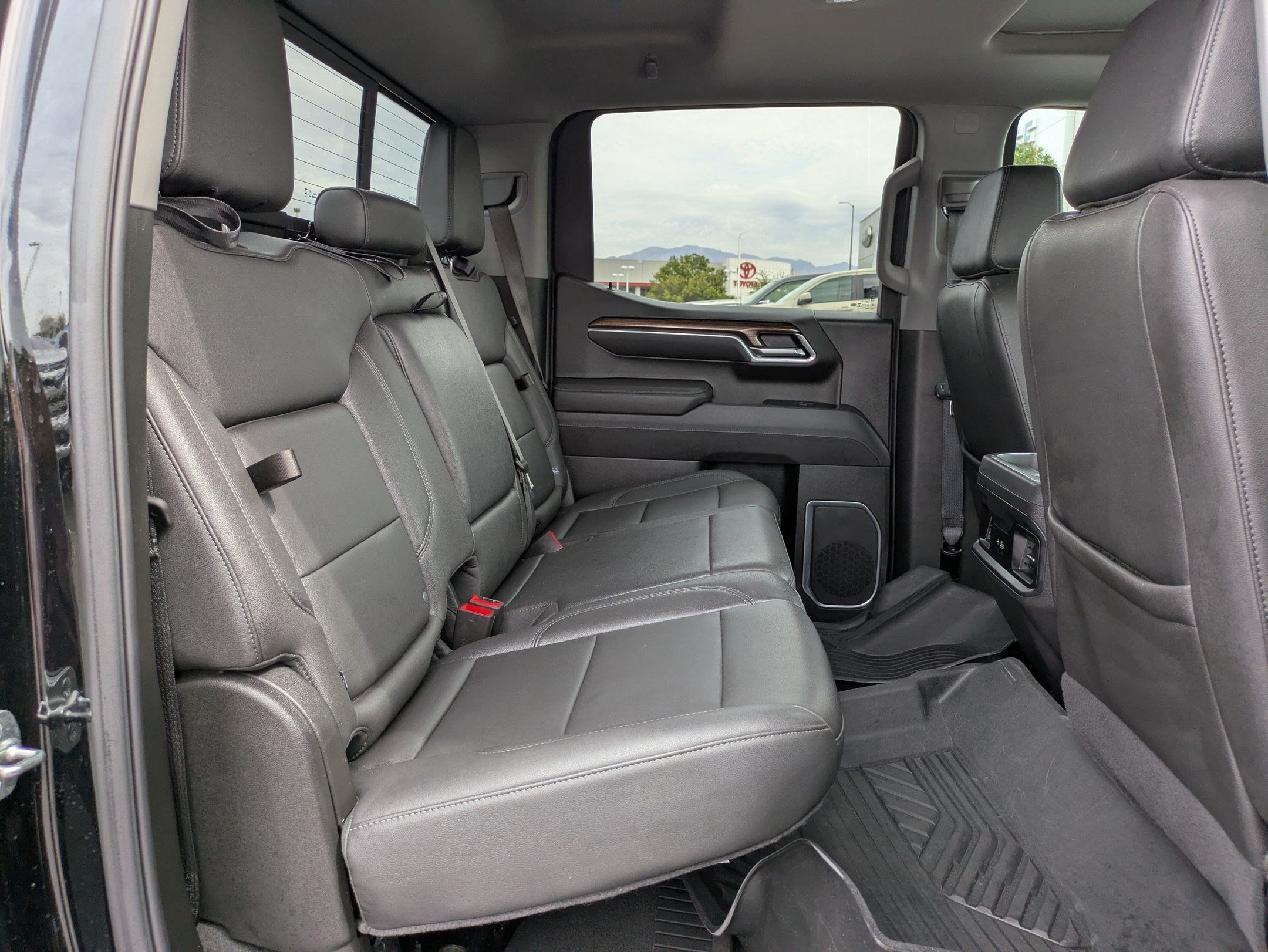 Used 2025 Chevrolet Silverado 1500 LT Trail Boss w/ Convenience Package II AWD/4WD image 31