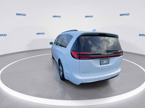 Used 2022 Chrysler Pacifica Limited image 7