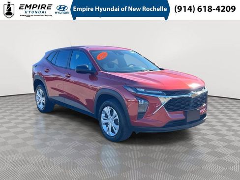 Used 2024 Chevrolet Trax LS image 1