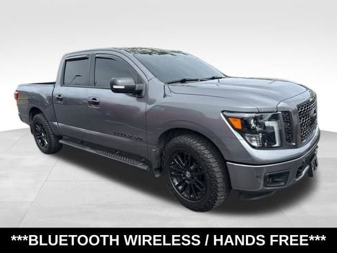 Used 2019 Nissan Titan SV w/ SV Convenience Package AWD/4WD image 3