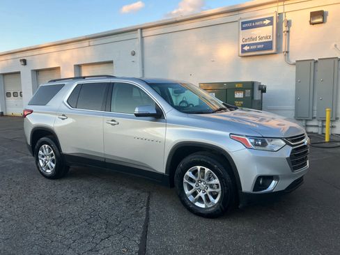 Used 2021 Chevrolet Traverse LT image 5