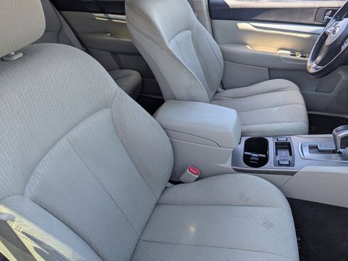 Used 2012 Subaru Outback 2.5i Premium AWD/4WD image 10