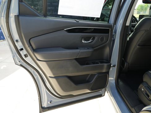 New 2025 Honda Pilot Touring image 18