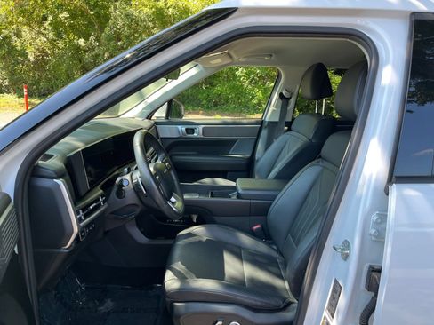 Used 2025 Hyundai Santa Fe SEL FWD image 28