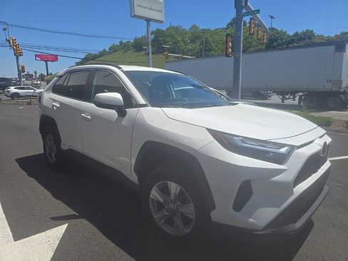 Used 2025 Toyota RAV4 XLE AWD/4WD image 3