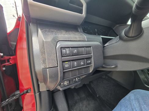 Used 2025 Toyota Tacoma Limited image 16