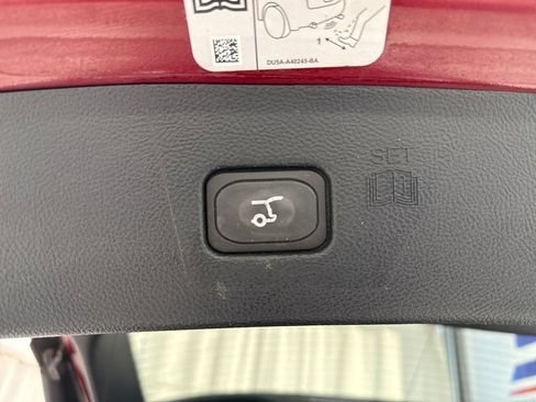 Used 2019 Ford Edge Titanium image 13