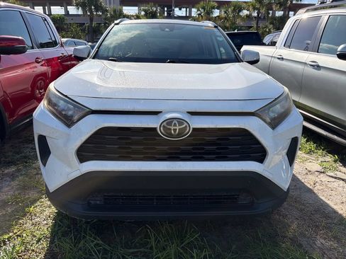 Used 2019 Toyota RAV4 LE FWD image 2