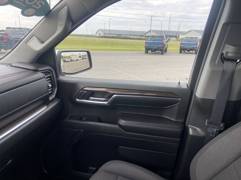 Certified 2024 Chevrolet Silverado 1500 LT AWD/4WD image 17