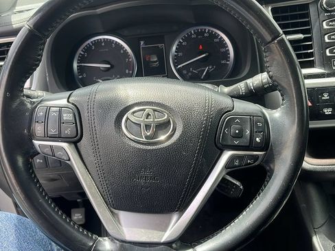 Used 2017 Toyota Highlander Limited w/ Carpet Mat Package AWD/4WD image 13