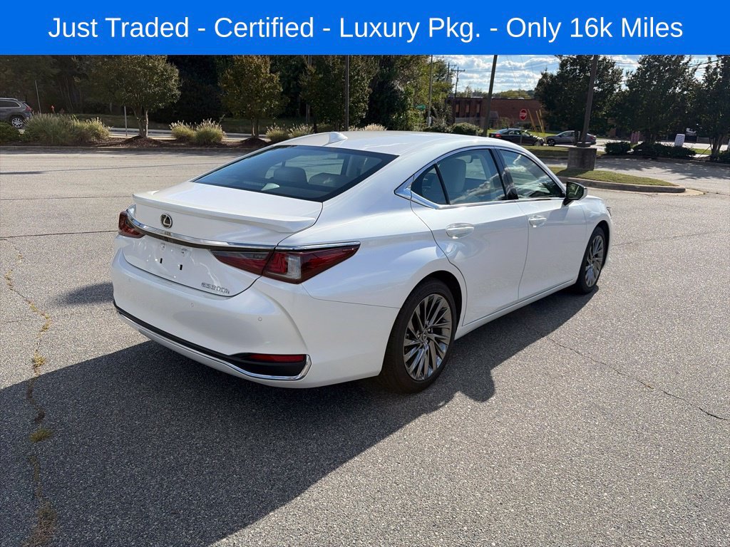 Certified 2025 Lexus ES 300h w/ Technology Package FWD image 4