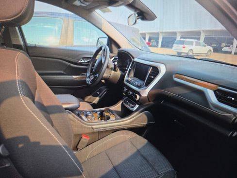 Used 2023 GMC Acadia SLE w/ Infotainment Package AWD/4WD image 11