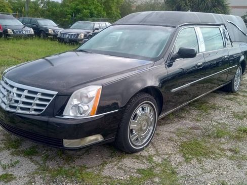 Used 2010 Cadillac DTS Hearse FWD image 2