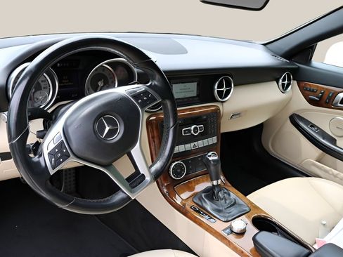 Used 2014 Mercedes-Benz SLK 250 image 25