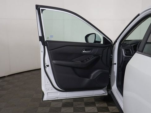 Used 2024 Nissan Rogue SV image 16