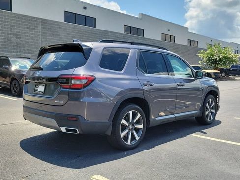 Used 2024 Honda Pilot Touring image 4