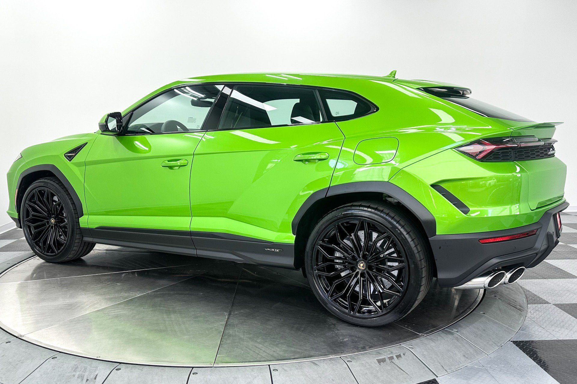 Used 2025 Lamborghini Urus SE AWD/4WD image 6