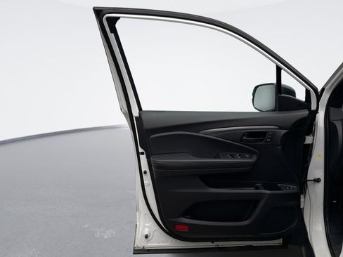 Used 2023 Honda Passport TrailSport image 9