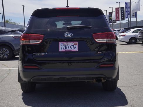 Used 2017 Kia Sorento FWD image 5