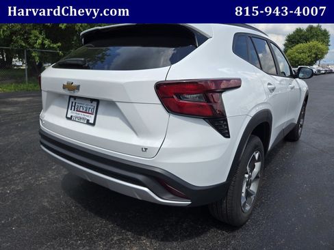 Certified 2025 Chevrolet Trax LT FWD image 34