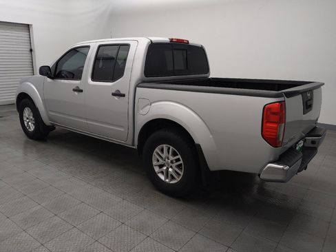 Used 2019 Nissan Frontier SV image 3